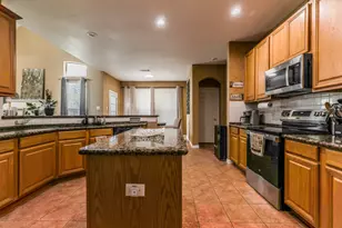 611 Laura Ln, Grand Prairie, TX 75052 - Photo 14