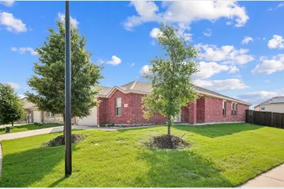 900 Sapphire Drive, Princeton, TX 75407 - Photo 2