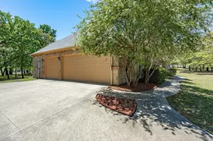 104 Lariat Ct, Azle, TX 76020 - Photo 32