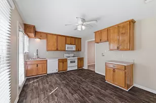 317 12th St, Grand Prairie, TX 75051 - Photo 16