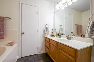 943 Morgan Dr, Burleson, TX 76028 - Photo 14