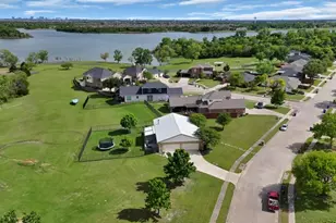 348 Hardwicke Ln, Little Elm, TX 75068 - Photo 6