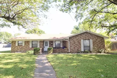101 Auburn Street, Waxahachie, TX 75165 - Photo 2