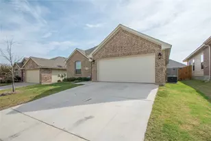 733 Poncho Ln, Fort Worth, TX 76052 - Photo 4