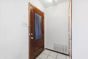 1634 Camara Ct, Grand Prairie, TX 75051 - Photo 2