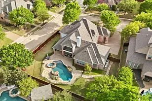 781 Lark St, Lantana, TX 76226 - Photo 2