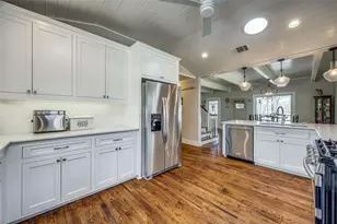 810 Kiowa Dr E, Lake Kiowa, TX 76240 - Photo 8