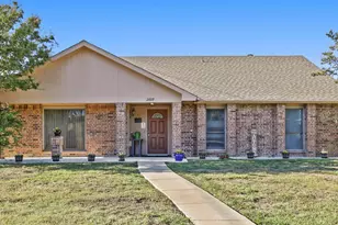 2609 Kimberly Dr, Garland, TX 75040 - Photo 2