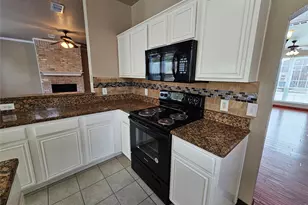 329 Tranquility Ln, Cedar Hill, TX 75104 - Photo 6