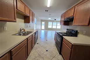 2326 Kingsway Dr, Arlington, TX 76012 - Photo 8