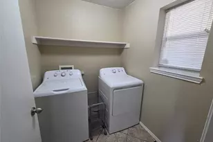 2326 Kingsway Dr, Arlington, TX 76012 - Photo 4