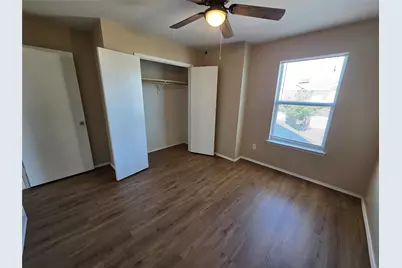 2326 Kingsway Drive, Arlington, TX 76012 - Photo 10