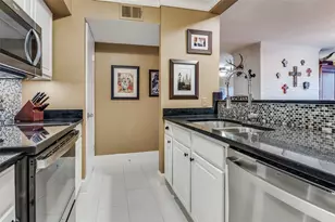 5930 Sandhurst Ln, Dallas, TX 75206 - Photo 6