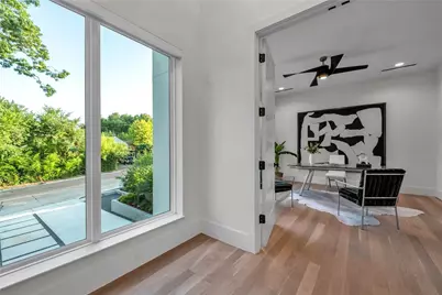 419 W Colorado Boulevard, Dallas, TX 75208 - Photo 4