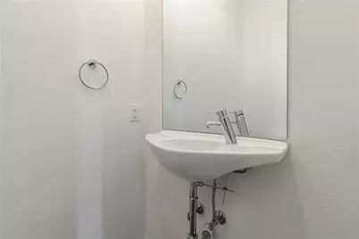 2290 N Fitzhugh Avenue #20, Dallas, TX 75204 - Photo 16