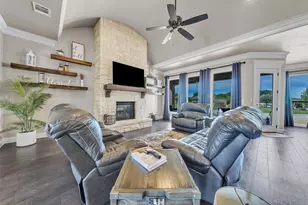 209 Martin Dr, Granbury, TX 76049 - Photo 4