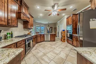 2852 Sonterra Dr, Cedar Hill, TX 75104 - Photo 2