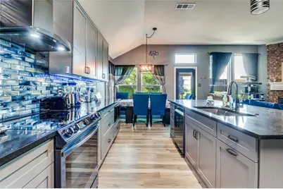 805 E Huitt Lane, Euless, TX 76040 - Photo 14