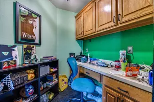 805 E Huitt Ln, Euless, TX 76040 - Photo 16