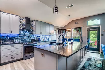 805 E Huitt Lane, Euless, TX 76040 - Photo 12