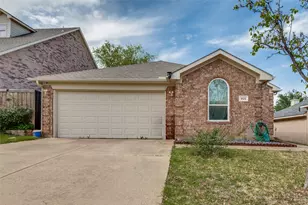 805 E Huitt Ln, Euless, TX 76040 - Photo 2