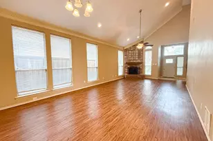 8902 Bayshore Ln, Rowlett, TX 75088 - Photo 4