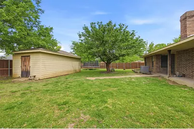 201 N Brown Street, Tom Bean, TX 75489 - Photo 30