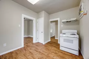 913 W Day St, Denison, TX 75020 - Photo 8