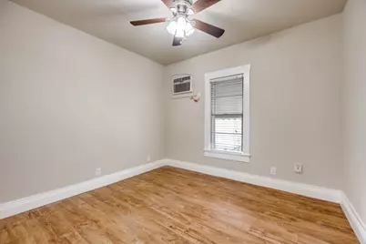 913 W Day Street, Denison, TX 75020 - Photo 12