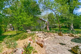 810 S Jefferson St, Irving, TX 75060 - Photo 24