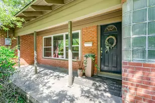 810 S Jefferson St, Irving, TX 75060 - Photo 2