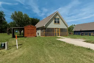 10906 Shady Oaks Dr, Runaway Bay, TX 76426 - Photo 4