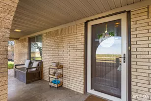 1206 E Sycamore Dr, Burkburnett, TX 76354 - Photo 2