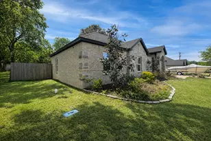 211 Kelly Ln, Seven Points, TX 75143 - Photo 2
