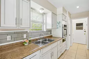 1918 Normandy Dr, Irving, TX 75060 - Photo 10