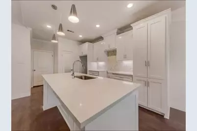 2033 S Edgewood Terrace, Fort Worth, TX 76105 - Photo 6