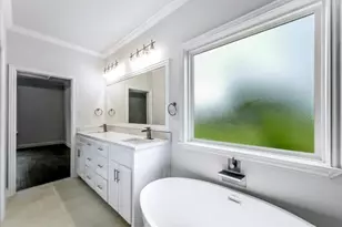 2033 S Edgewood Terrace, Fort Worth, TX 76105 - Photo 10