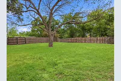 1112 Noble Avenue, Carrollton, TX 75006 - Photo 22