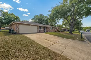 220 Cooper Dr, Hurst, TX 76053 - Photo 2