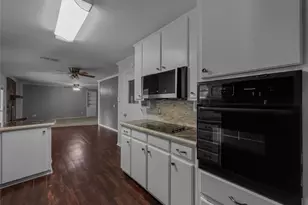 220 Cooper Dr, Hurst, TX 76053 - Photo 8