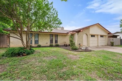 802 Crest Oak Court, Arlington, TX 76012 - Photo 2