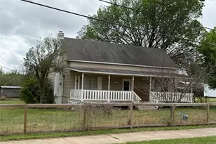 280 W 4th St, Crawford, TX 76638 - Photo 22