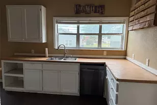 280 W 4th St, Crawford, TX 76638 - Photo 12