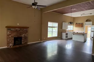 280 W 4th St, Crawford, TX 76638 - Photo 2