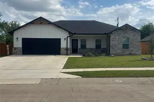 317 Lakeview Dr, Alvarado, TX 76009 - Photo 1