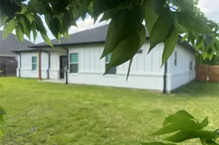 317 Lakeview Dr, Alvarado, TX 76009 - Photo 1