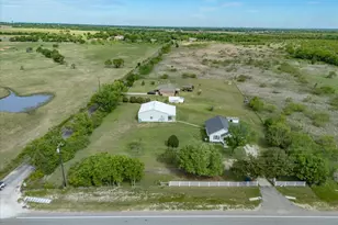 2414 E Ennis Ave, Ennis, TX 75119 - Photo 32