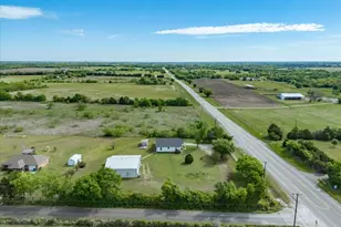 2414 E Ennis Ave, Ennis, TX 75119 - Photo 34