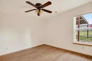 721 Comanche Cove Dr, Granbury, TX 76048 - Photo 22