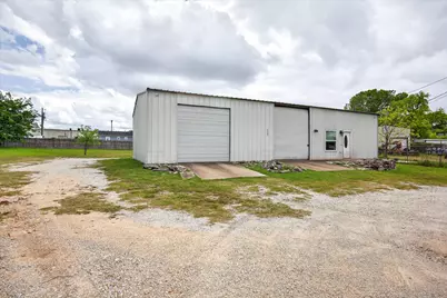 721 Comanche Cove Drive, Granbury, TX 76048 - Photo 4